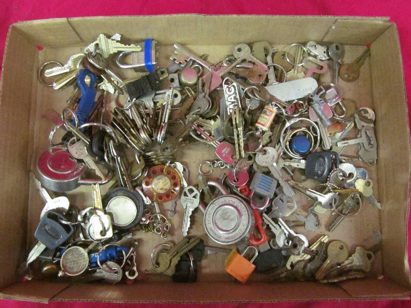 lot 80 image: vintage keys and locks