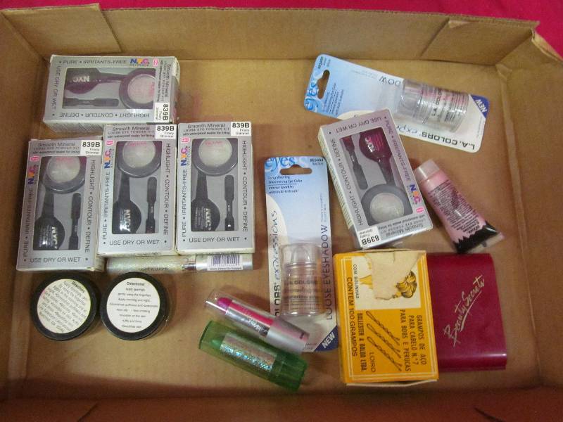 lot 85 image: beauty items