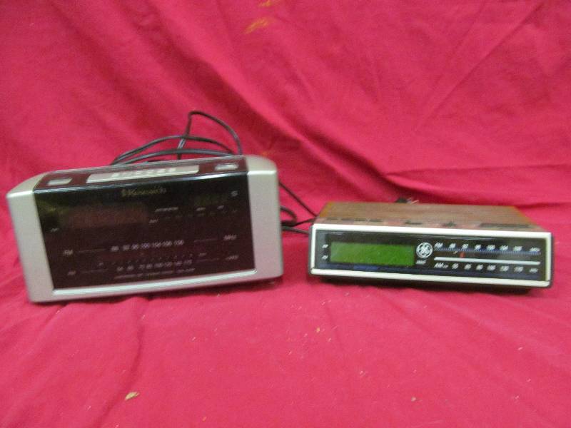 lot 97 image: G E ,Emerson clock radios