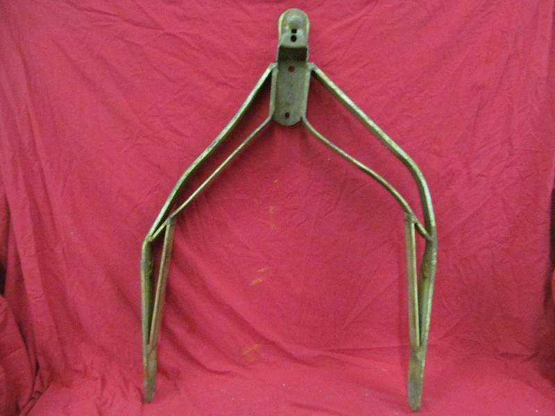 lot 114 image: tow hitch