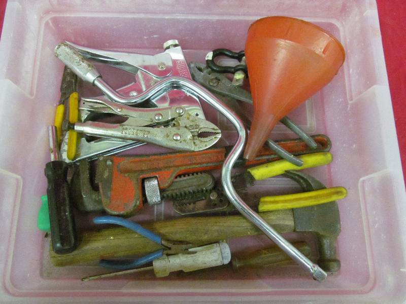 lot 118 image: tote with tools