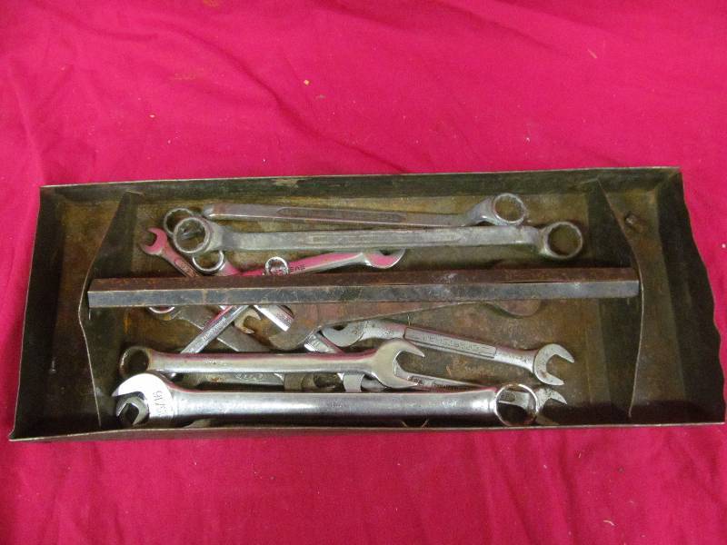 lot 119 image: tool box tray with tools