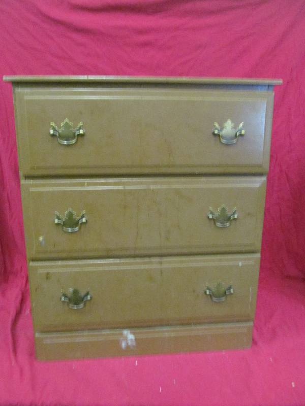 lot 136 image: dresser