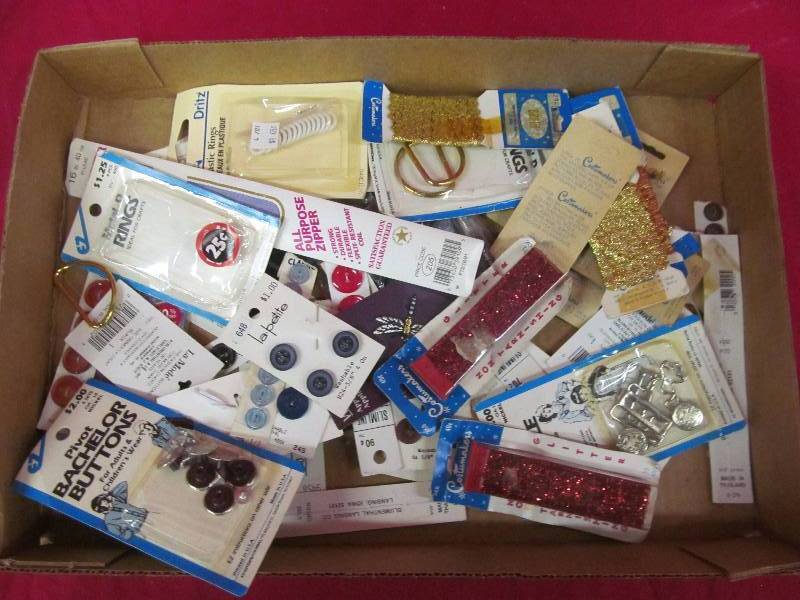 lot 178 image: sewing items