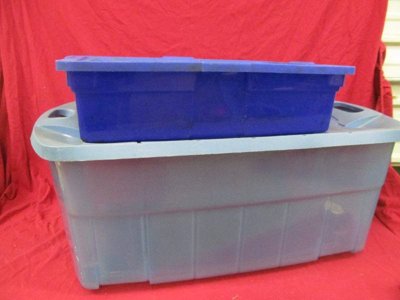 lot 186 image: Rubbermaid totes