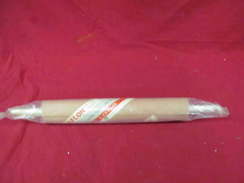 lot 192 image: Vintage Foley rolling pin