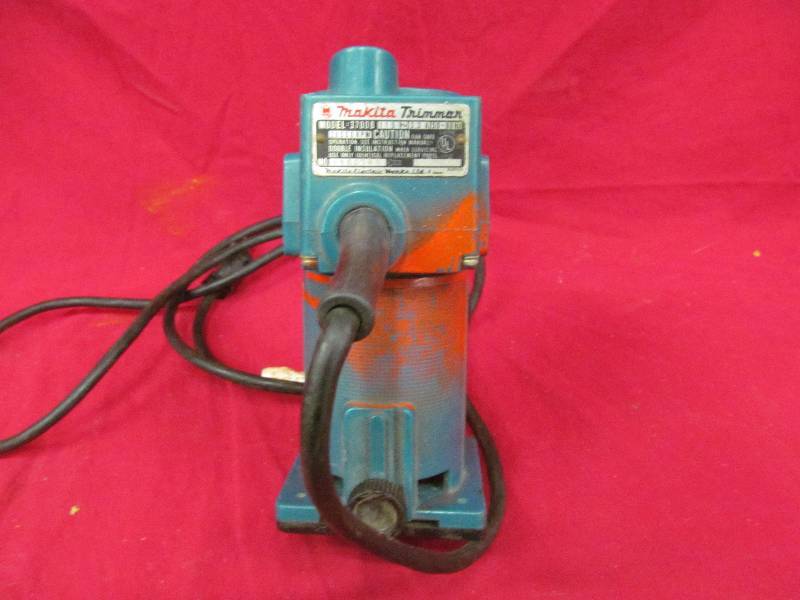lot 198 image: Makita trimmer