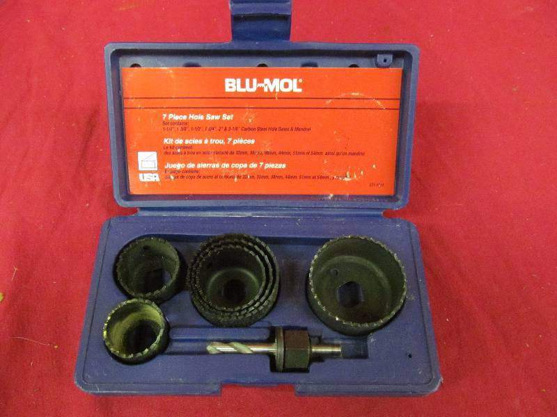 lot 201 image: Blu-Mol hole saw set