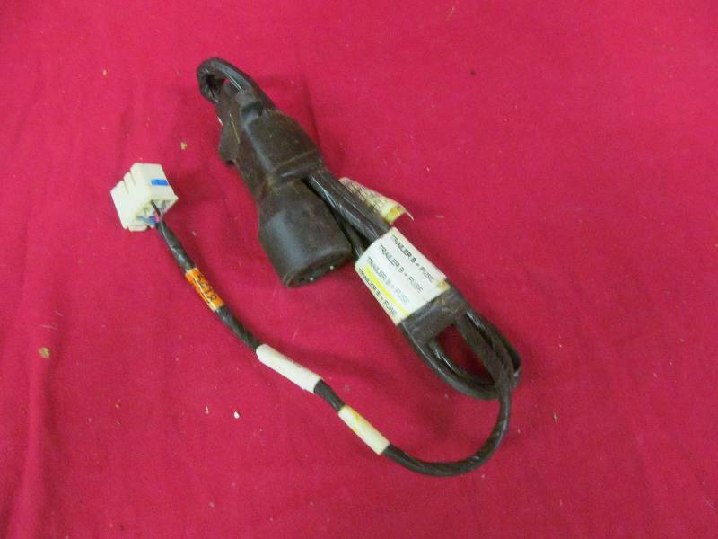 lot 204 image: trailer plug and harness