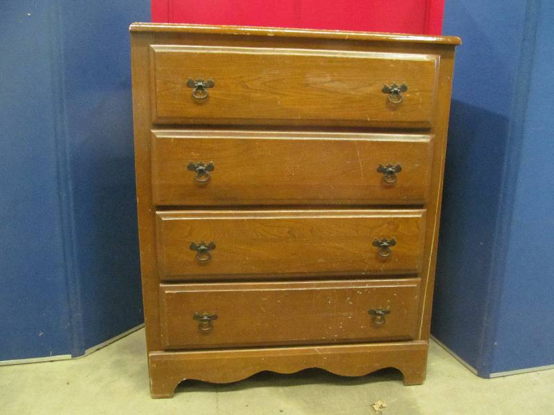lot 213 image: dresser
