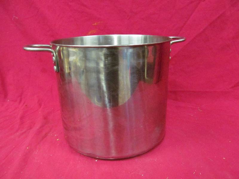 lot 235 image: stock pot