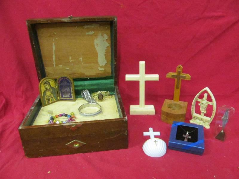 lot 253 image: religious items