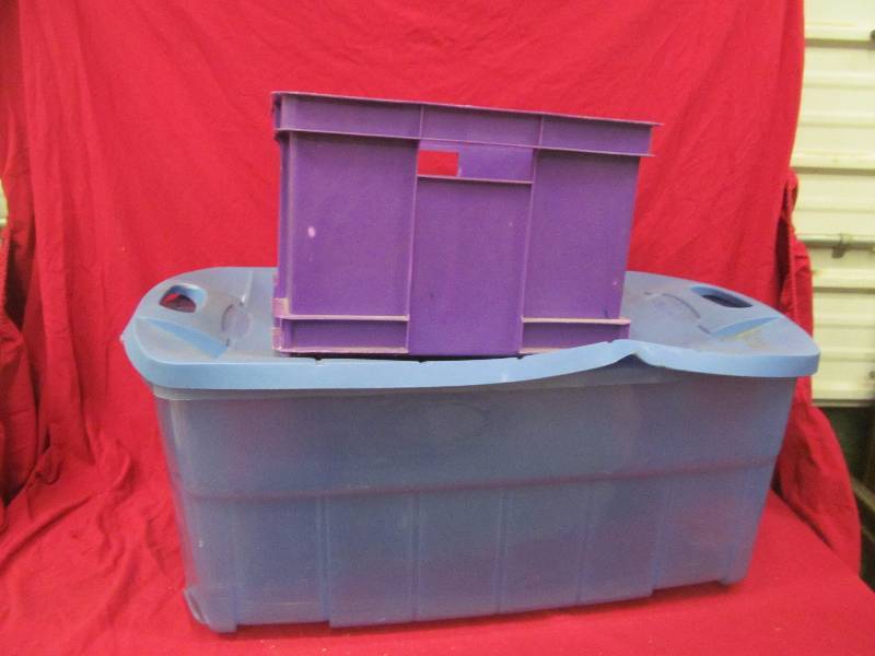 lot 254 image: tote, crate