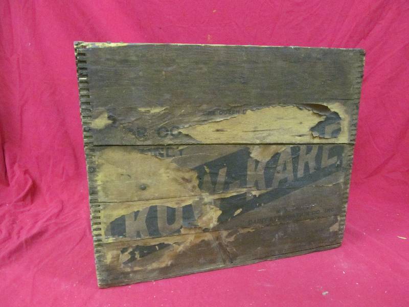 lot 281 image: Antique Kow-Kare wooden box
