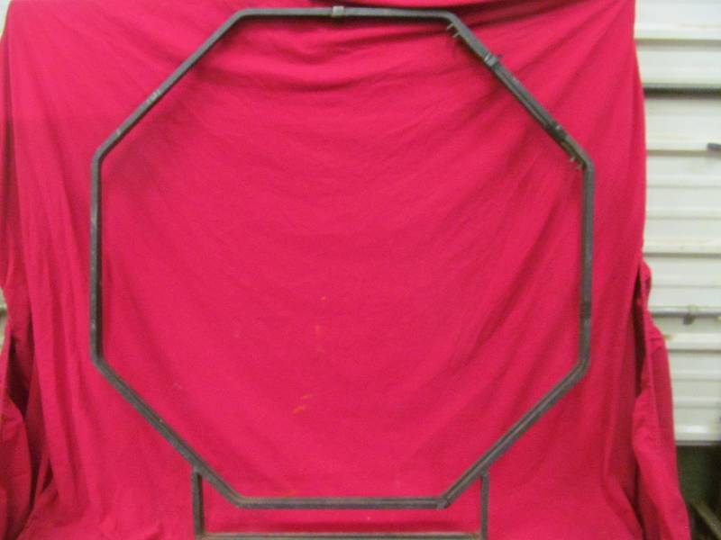 lot 325 image: metal frames