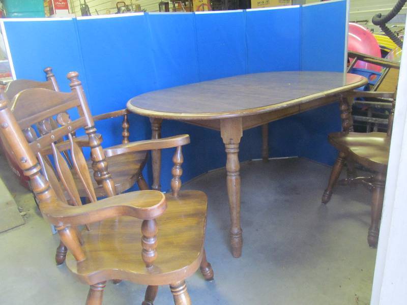lot 329 image: Jamestown dining room set