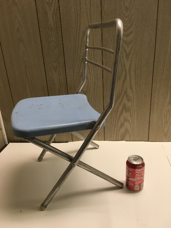 lot 46 image: Vintage Metal Childs Folding Chair
