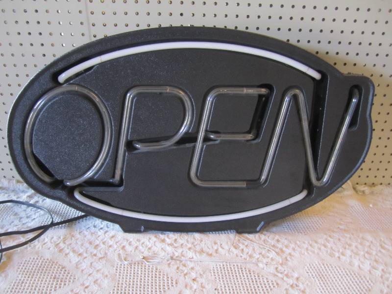 Neon Open Sign 32.25 x 19 Good Co...