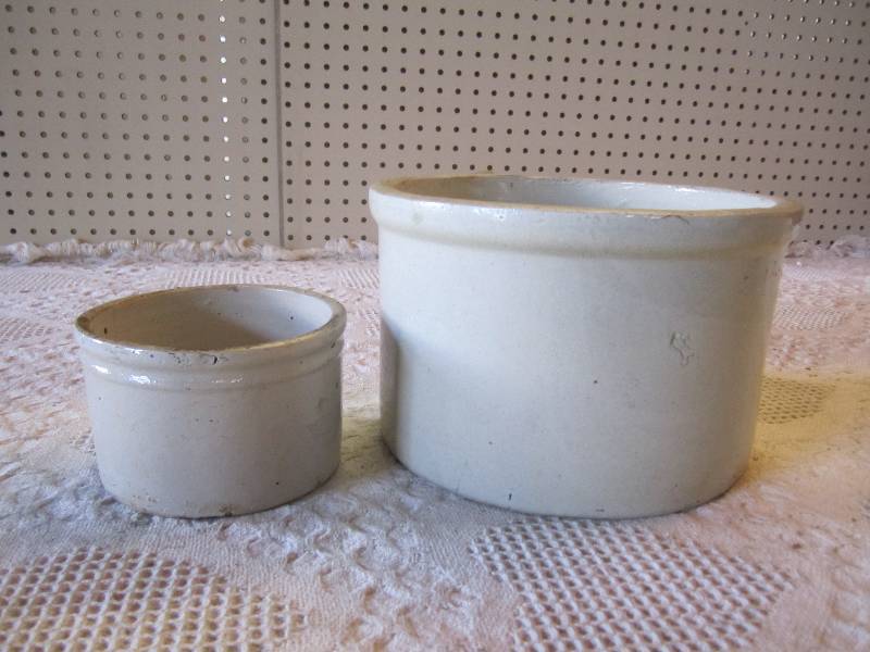 2 Vintage Crocks 9.75 x 6.125 tal...