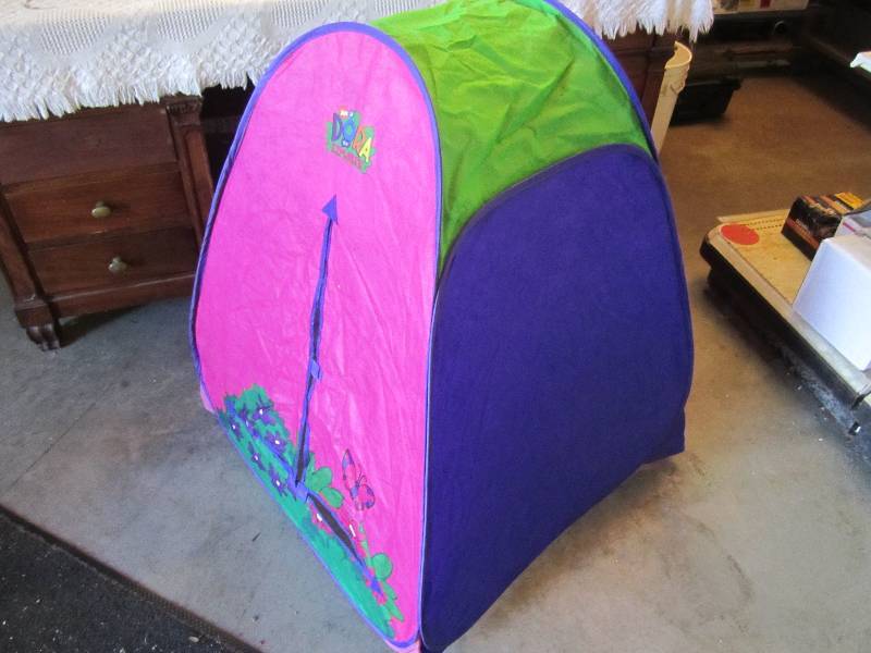 Play Hut and Sponge Bob Pillow...