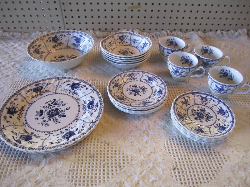 Vintage Dishes Bowls Cups 22 pcs to...