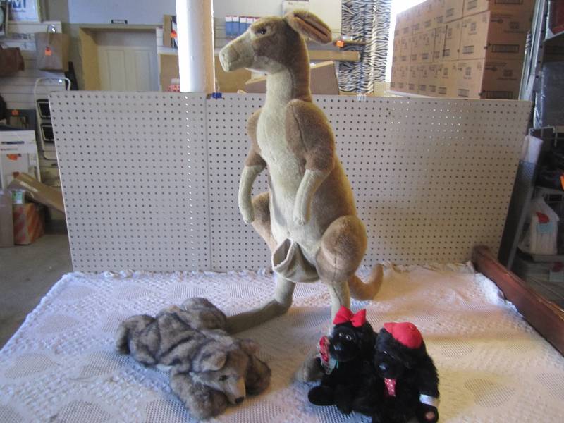Lot with Large Kangaroo 37 Tall St...