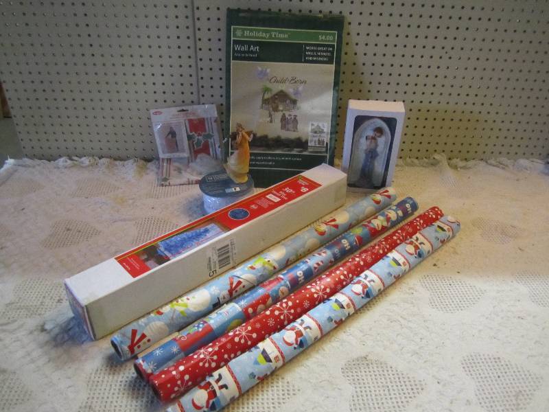 Lot of Christmas Wrapping Paper, 30...