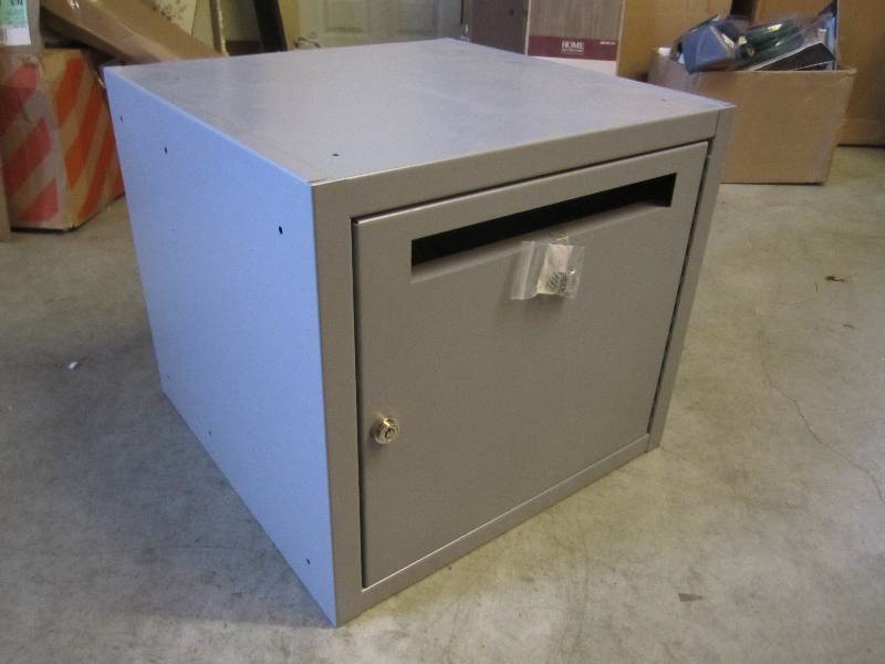 Large Metal Locking Drop Box with K...