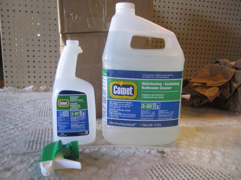 Lot of 2 - 1 Gallon Comet Bathroom ...