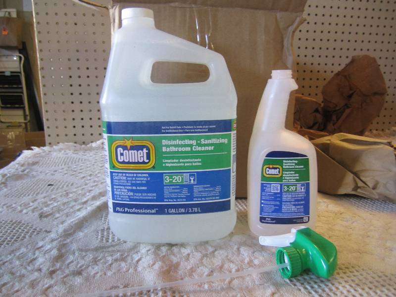 Lot of 2 - 1 Gallon Comet Bathroom ...