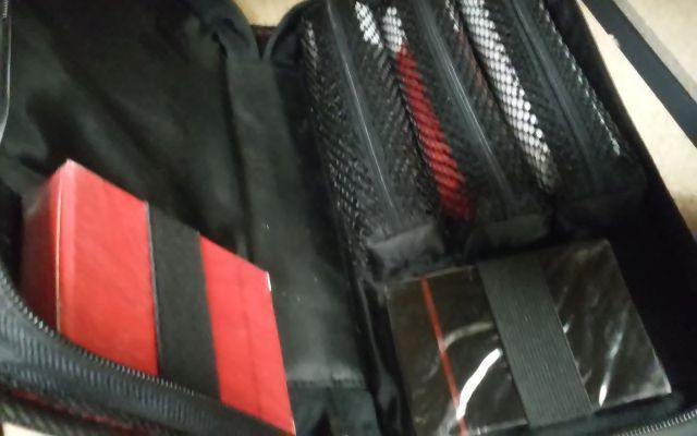 Traveling poker set