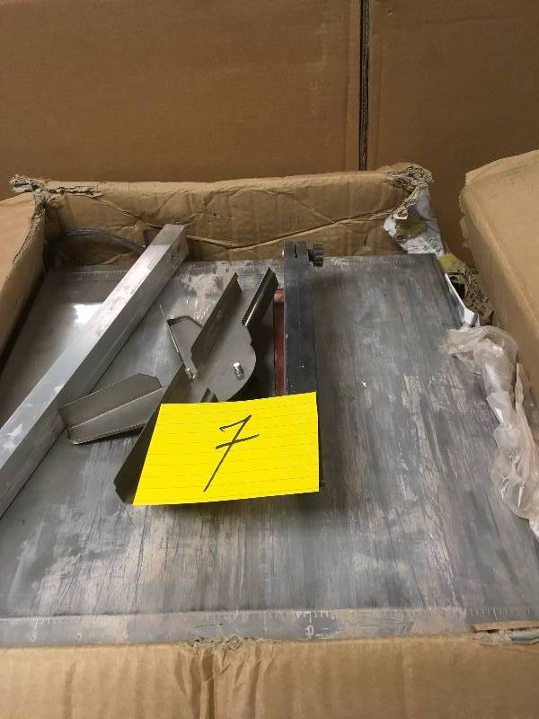 lot 7 image: Bench Top 35 HP Wet Tile Saw - USED