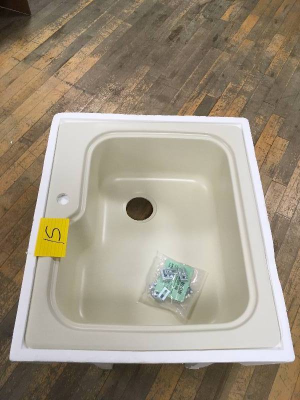 lot 15 image: Swanstone Classics 25 x 22 Single Bowl Kitchen Sink, Bone - Open Box