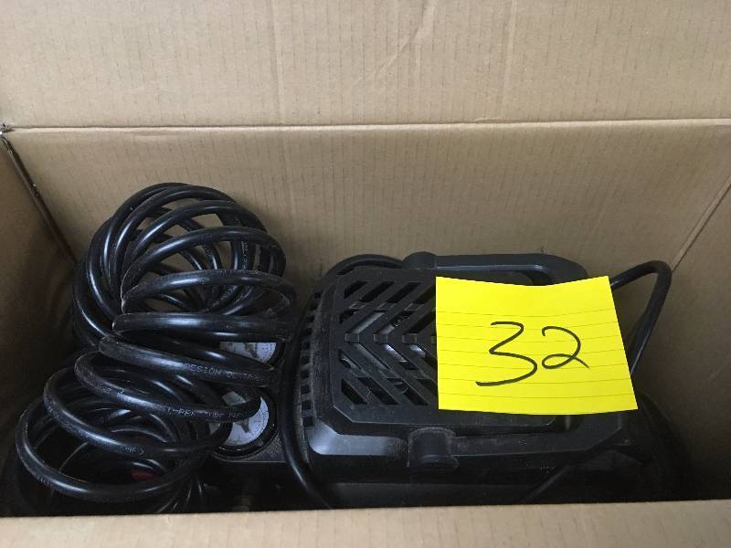lot 32 image: Husky 2 Gal. Electric Hotdog Air Compressor - USED