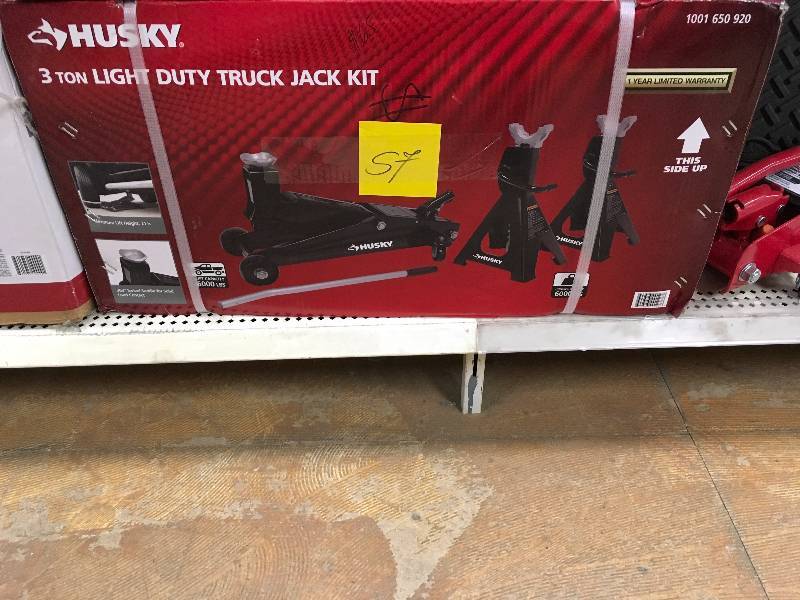 lot 57 image: Husky 3 Ton Light Duty Truck Jack Kit - Open Box