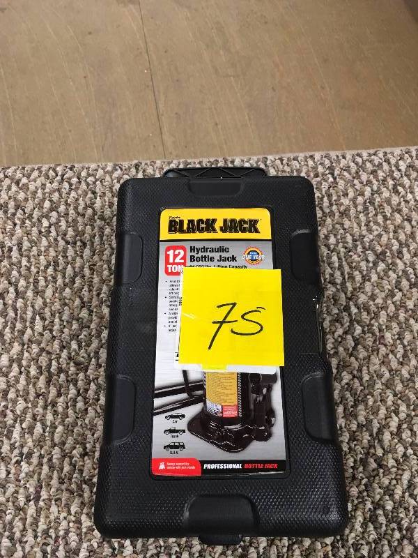 lot 75 image: Black Jack 12 Ton Hydraulic Bottle Jack - New