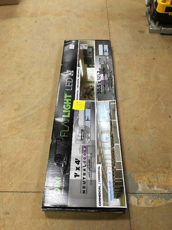 lot 139 image: FlatLight LED Pixi 1 x 4 not used