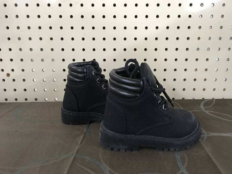 lot 213 image: Rugged Bear Little Girl Casual- Black 5, MSRP $33.99