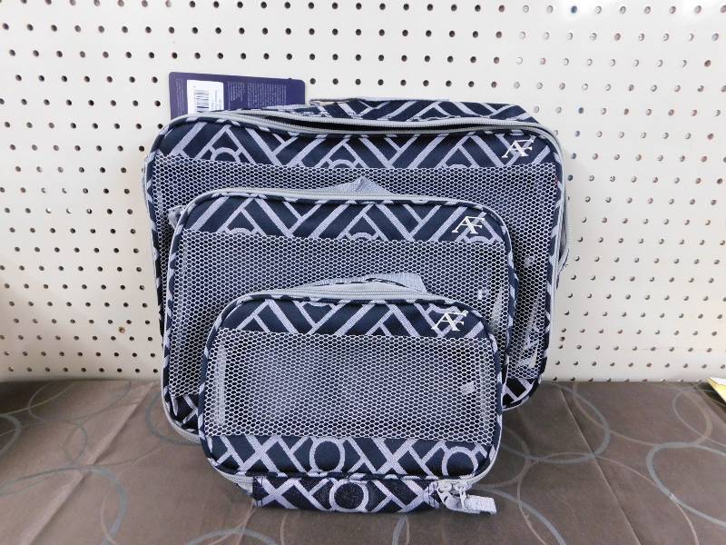 lot 192 image: American Flyer Astor Packing- BLACKWHITE, MSRP $18.69