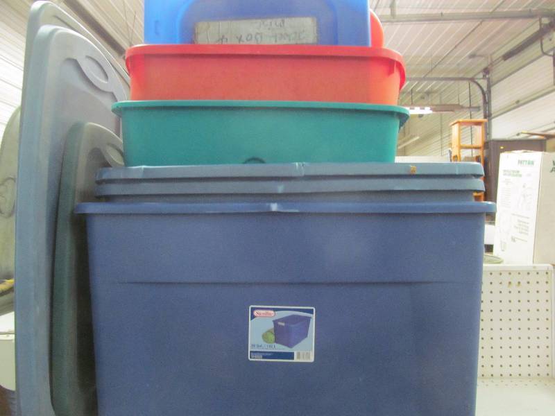 lot 3 image: totes