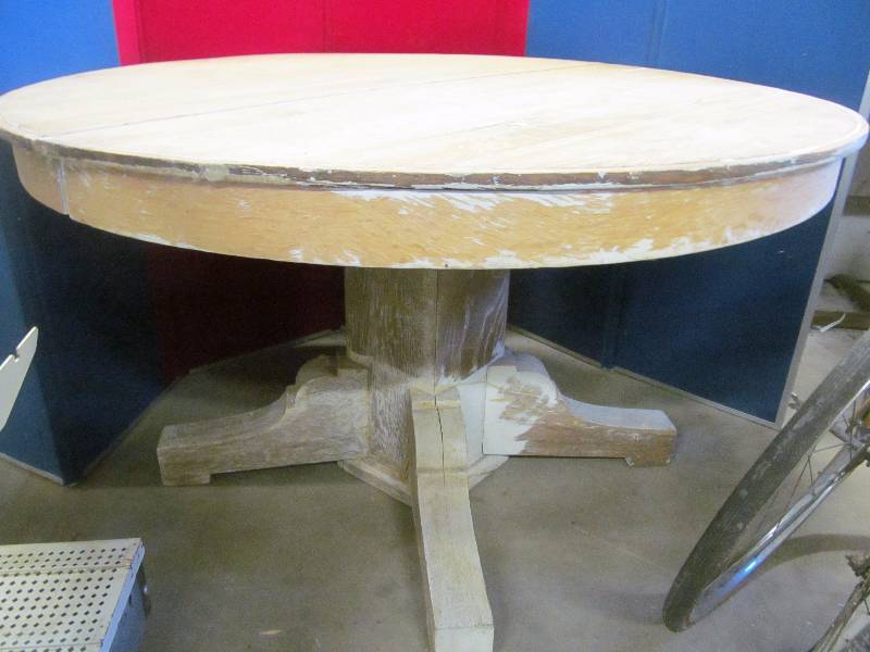 lot 6 image: vintage pedestal table