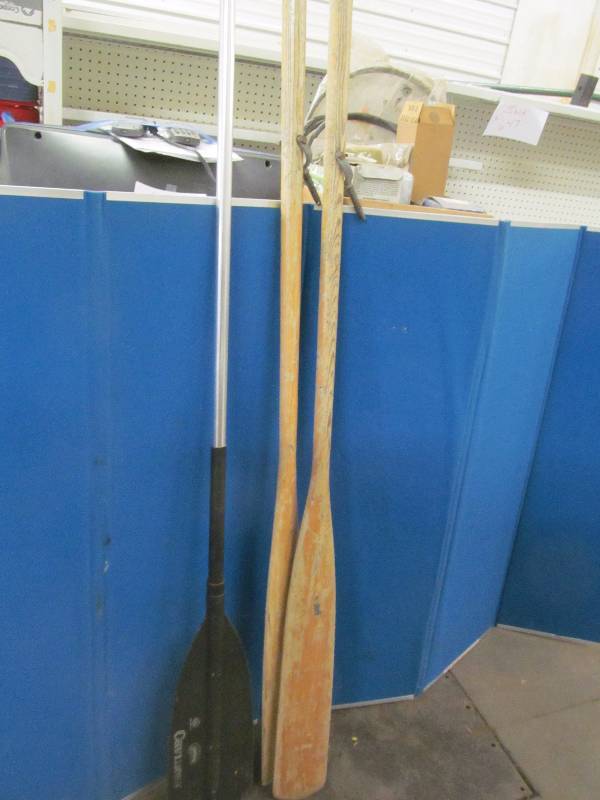 lot 10 image: vintage boat oars