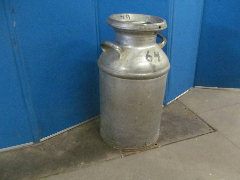 lot 14 image: vintage milkman