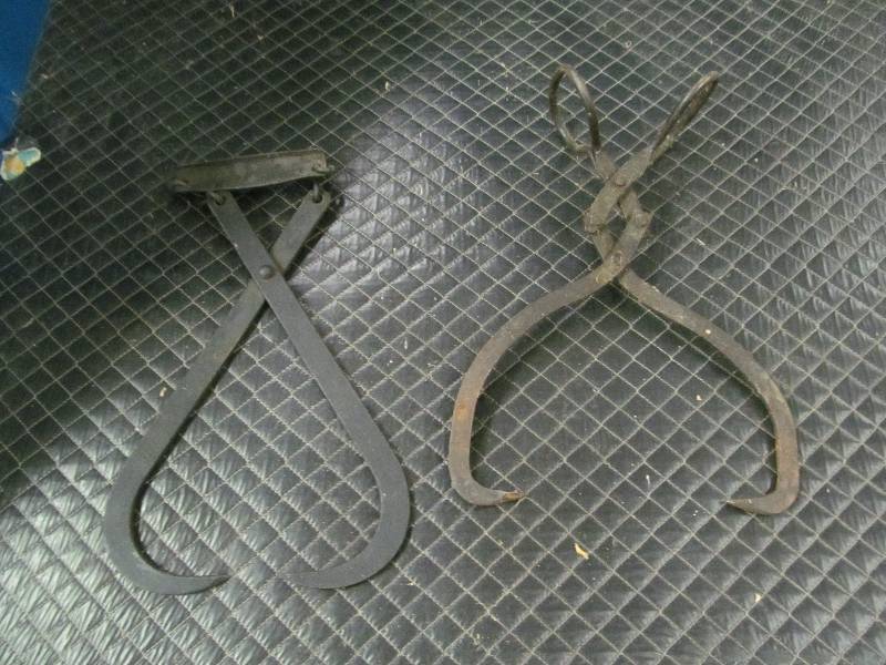 lot 20 image: vintage ice thongs