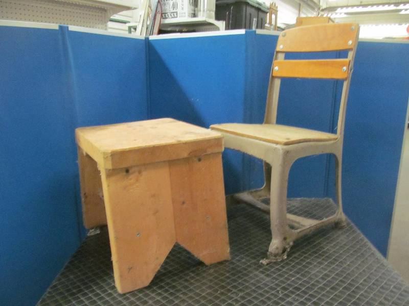 lot 22 image: vintage school desk chair