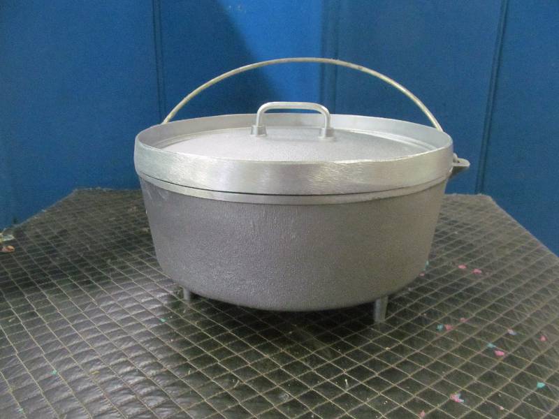 lot 24 image: cast aluminum kettle