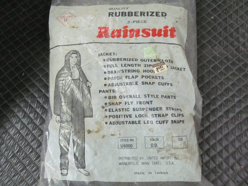 lot 30 image: rain suit