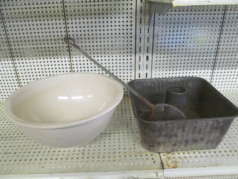lot 56 image: baking pans