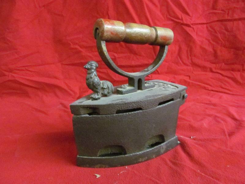 lot 62 image: vintage Pagoel sad iron