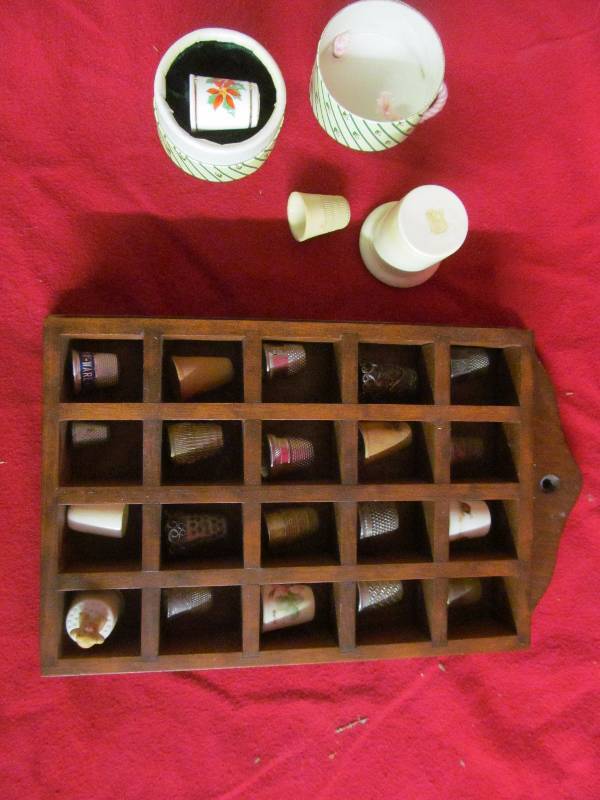 lot 64 image: vintage thimble collection
